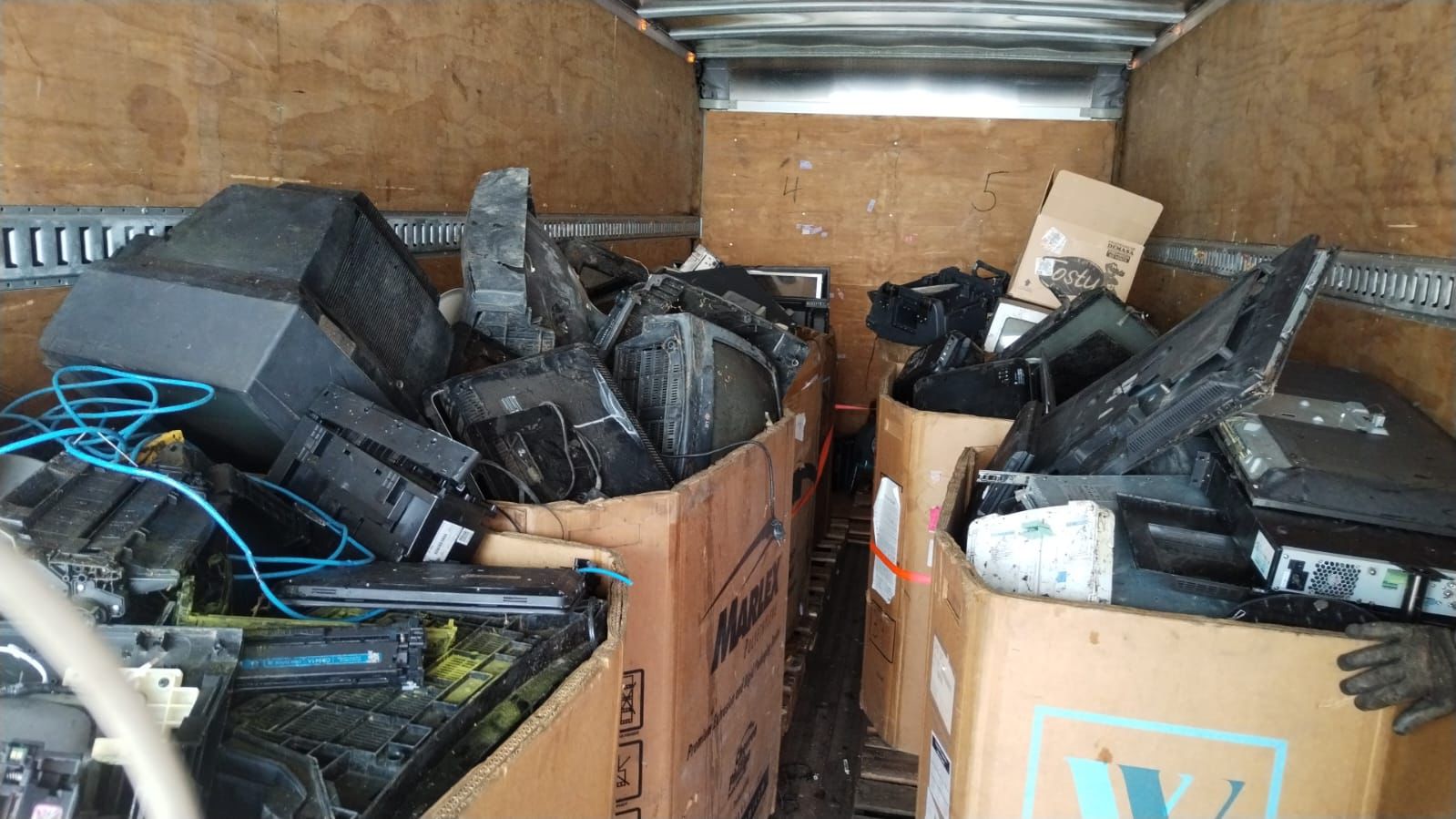 Talamanca: una nueva jornada de recolección de residuos electrónicos respaldada por Grupo Unicomer